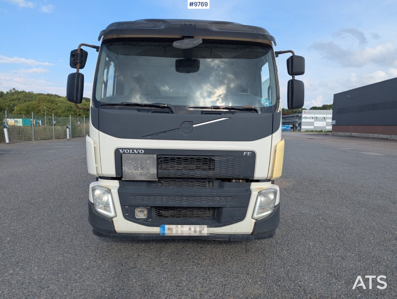 Camião furgão Box Truck Volvo FE 4X2 with tail lift, height adjustable box: foto 11