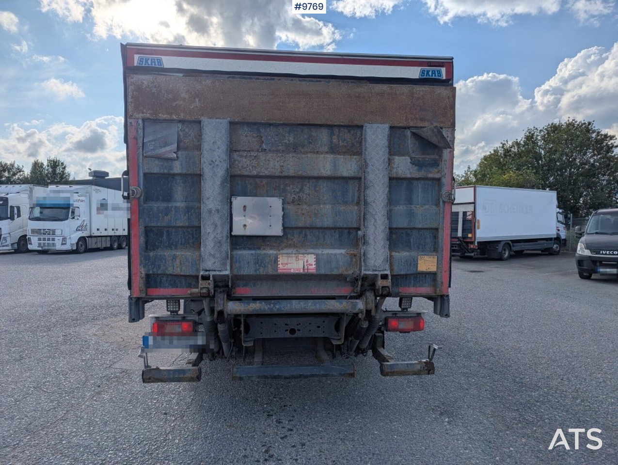 Camião furgão Box Truck Volvo FE 4X2 with tail lift, height adjustable box: foto 9