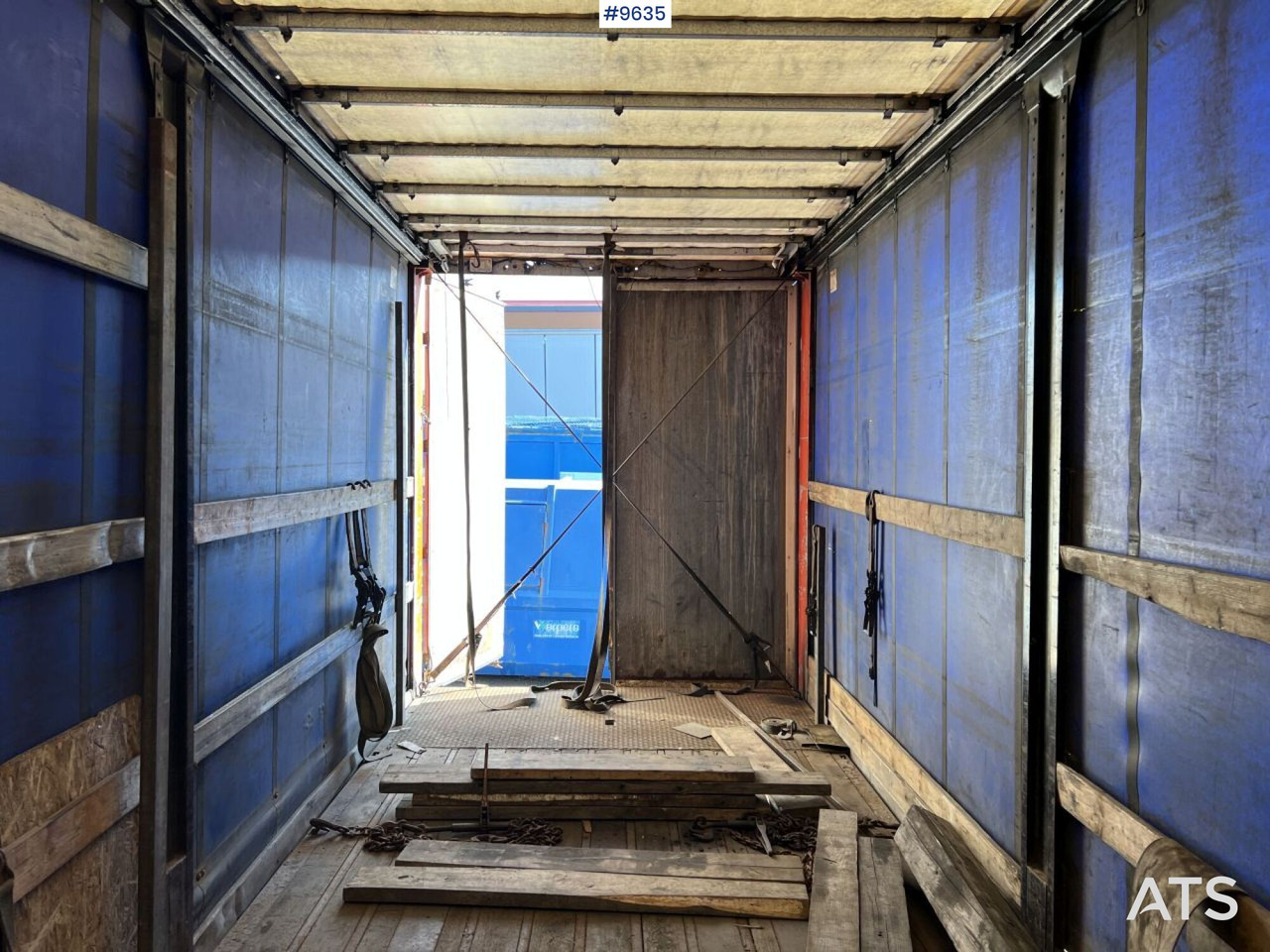 Chapel trailer Fruehauf SS136/P3S - Semi-reboque de lona: foto 5 Chapel trailer Fruehauf SS136/P3S - Semi-reboque de lona: foto 5