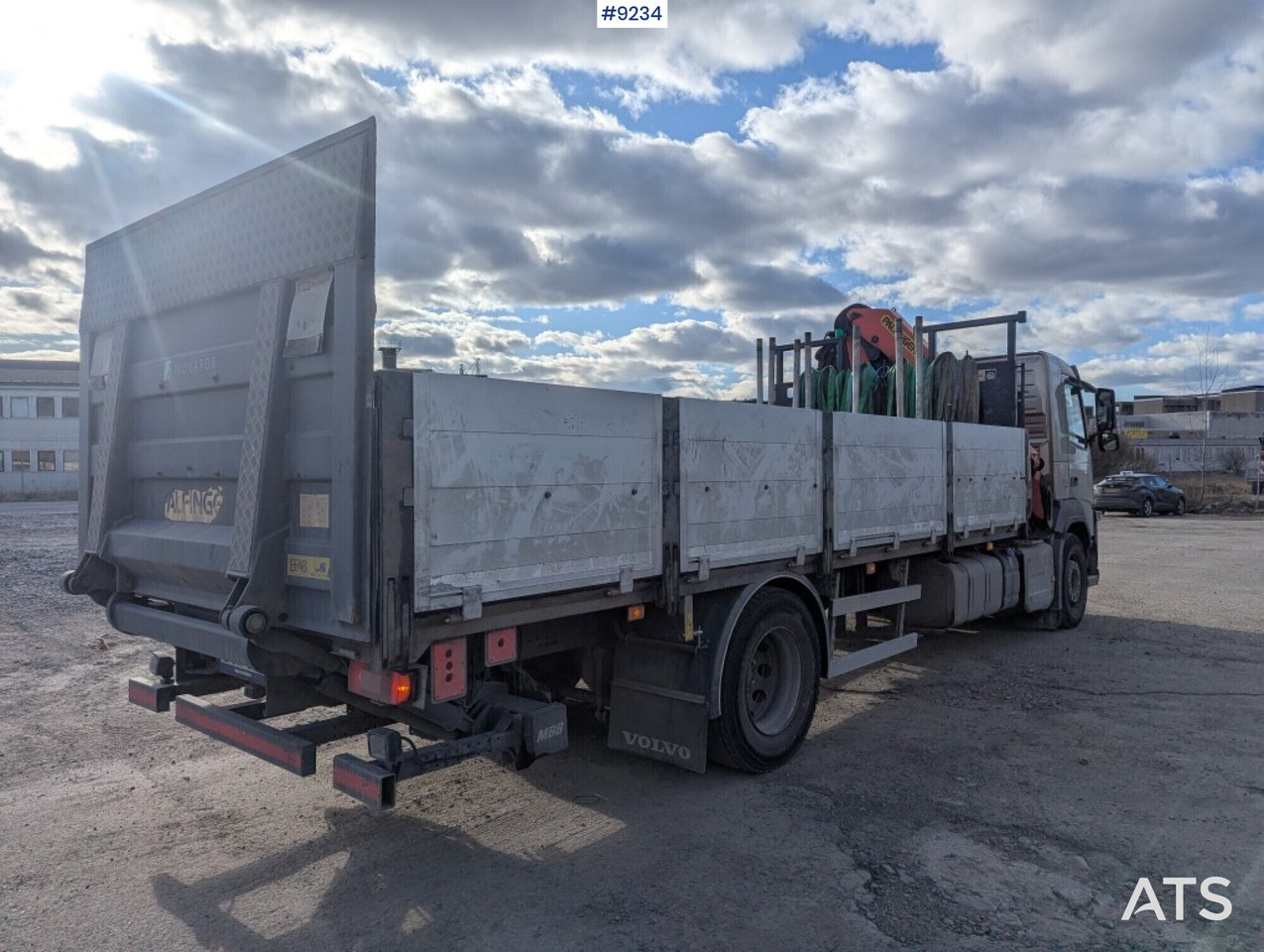 Camião de caixa aberta/ Plataforma, Camião grua Crane Truck Volvo FM 330 4X2 with tail lift: foto 17