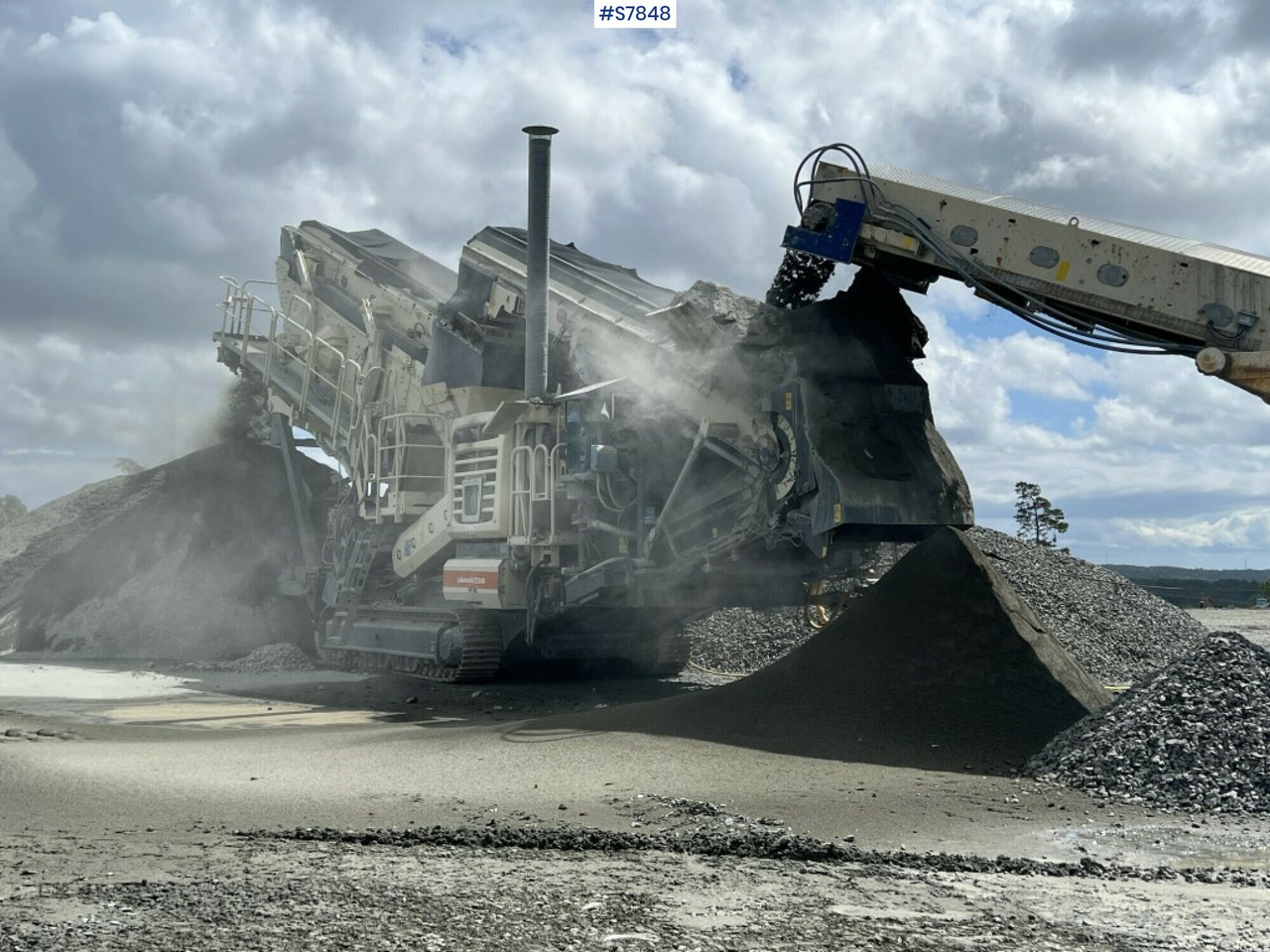 Crusher on tracks, Metso Lokotrack LT 330D (See video) - Britador: foto 2 Crusher on tracks, Metso Lokotrack LT 330D (See video) - Britador: foto 2