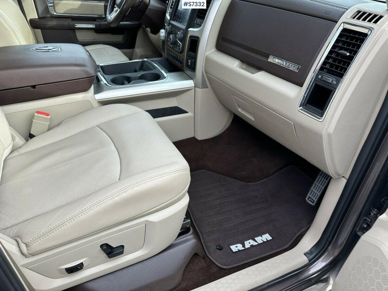 Dodge Ram 1500 Laramie, gasoline, serviced. - Pick-up: foto 4 Dodge Ram 1500 Laramie, gasoline, serviced. - Pick-up: foto 4