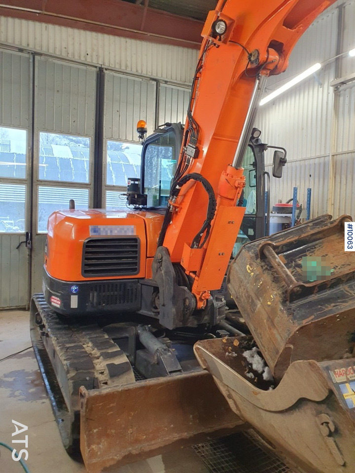 Doosan DX85R-3 Crawler Excavator with tiltrotator and attachments - Escavadora de rastos: foto 1 Doosan DX85R-3 Crawler Excavator with tiltrotator and attachments - Escavadora de rastos: foto 1