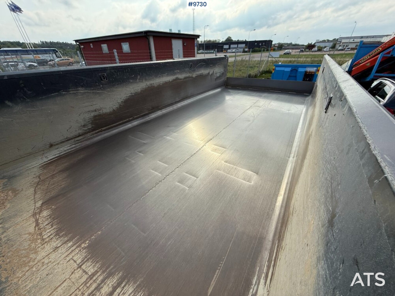 Camião polibenne Hook lift MAN TGS 26.510 with crane flatbed and gravel flatbed: foto 18 Camião polibenne Hook lift MAN TGS 26.510 with crane flatbed and gravel flatbed: foto 18