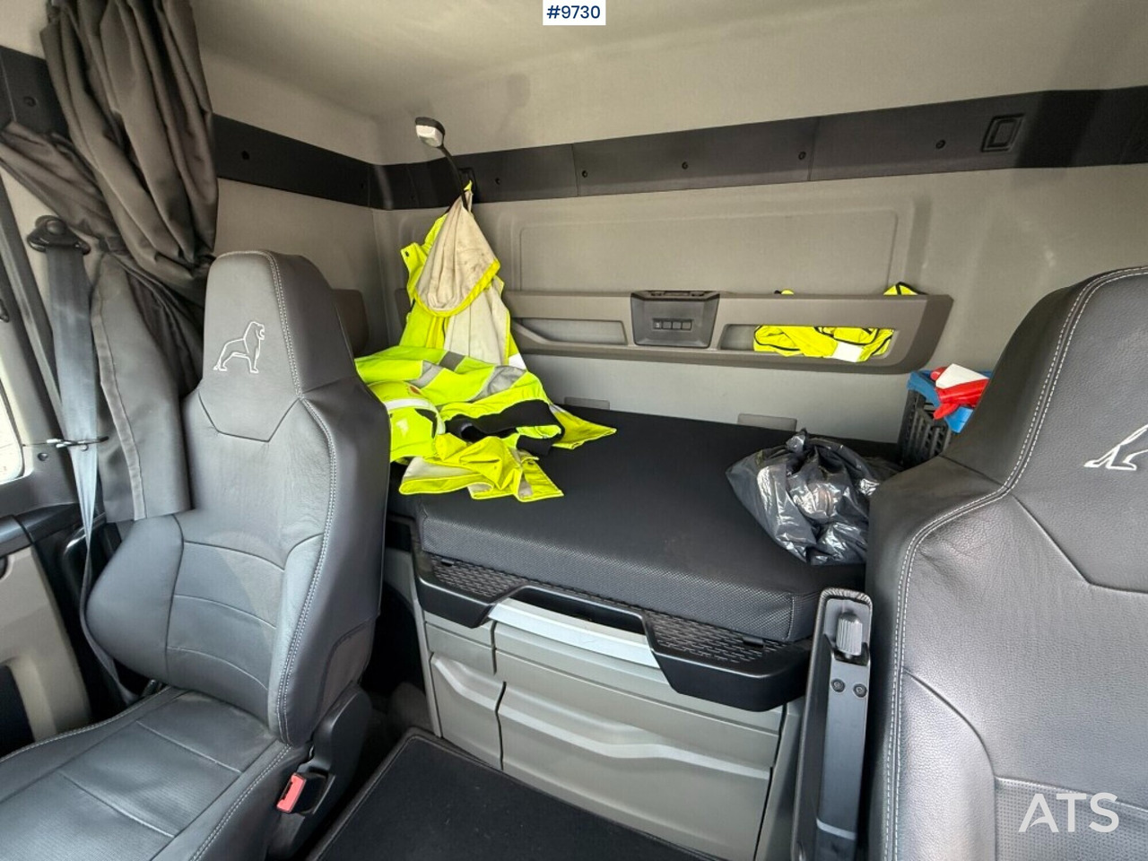 Camião polibenne Hook lift MAN TGS 26.510 with crane flatbed and gravel flatbed: foto 11 Camião polibenne Hook lift MAN TGS 26.510 with crane flatbed and gravel flatbed: foto 11