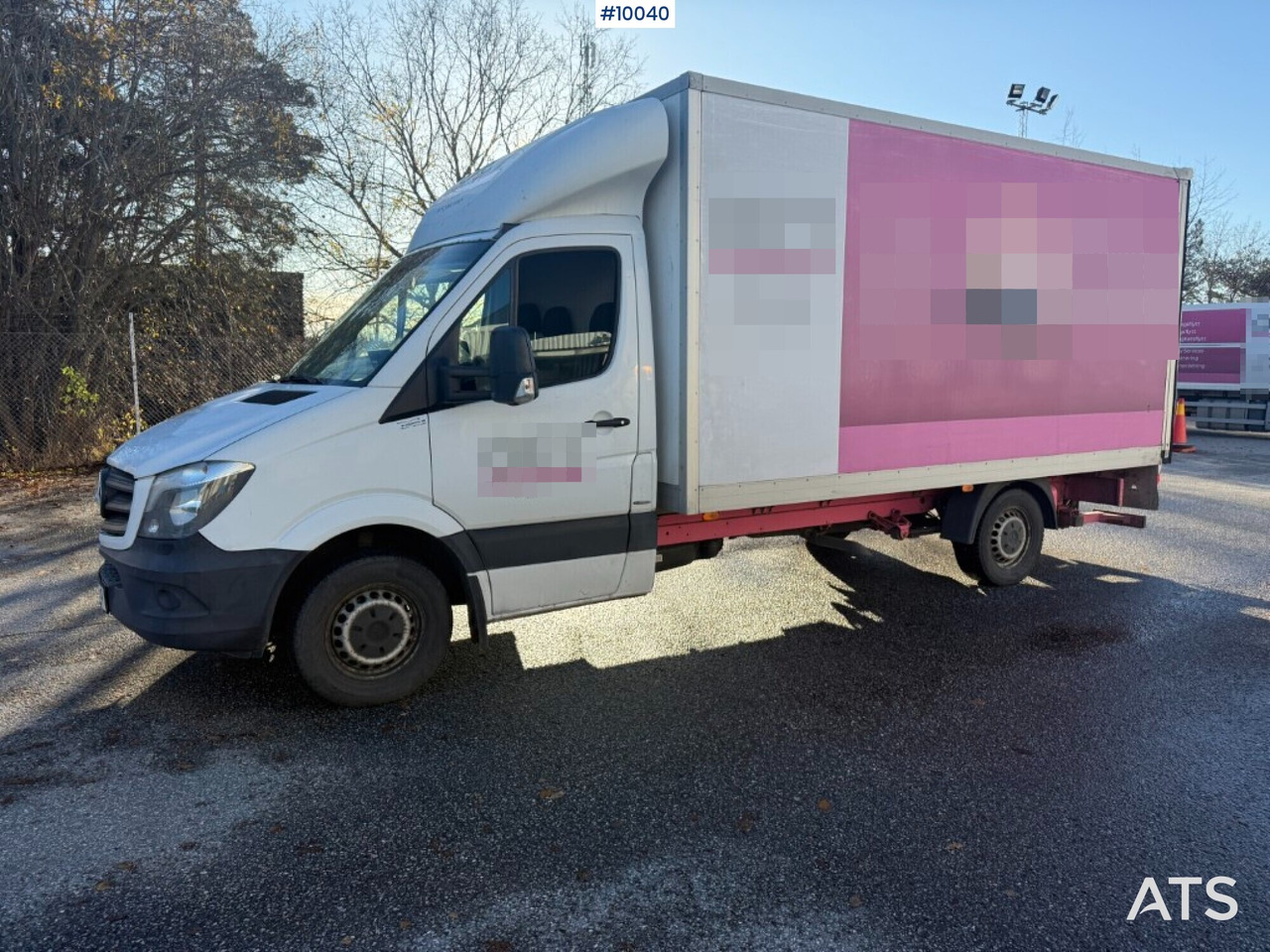 Mercedes Benz Sprinter with tail lift - Carrinha de contentor: foto 1 Mercedes Benz Sprinter with tail lift - Carrinha de contentor: foto 1