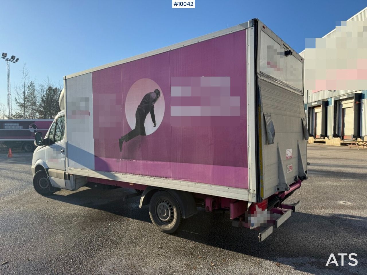 Mercedes Benz Sprinter with tail lift - Carrinha de contentor: foto 3 Mercedes Benz Sprinter with tail lift - Carrinha de contentor: foto 3