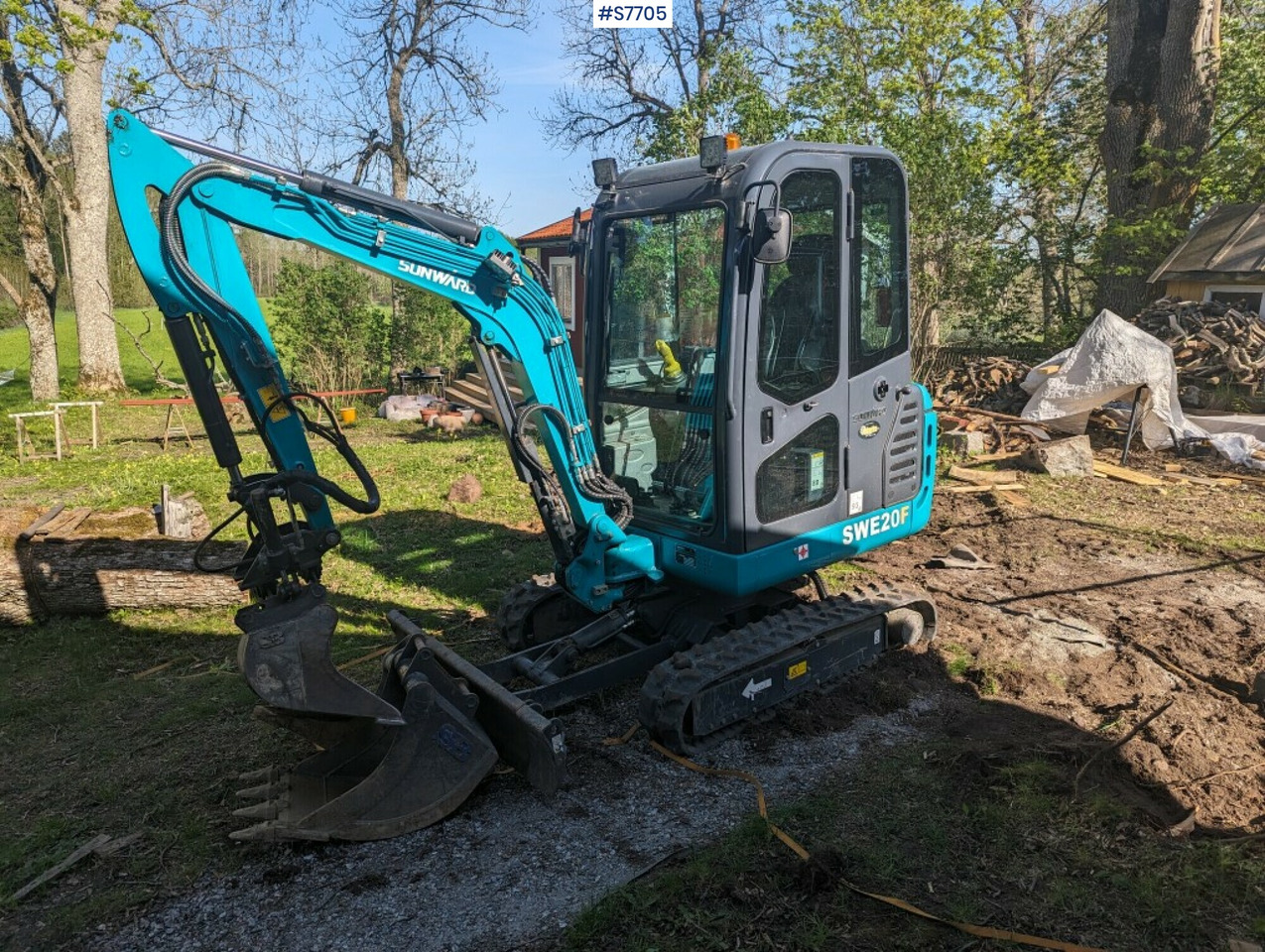 Mini excavator Sunward SWE20F with buckets SEE VIDEO - Escavadeira: foto 1 Mini excavator Sunward SWE20F with buckets SEE VIDEO - Escavadeira: foto 1