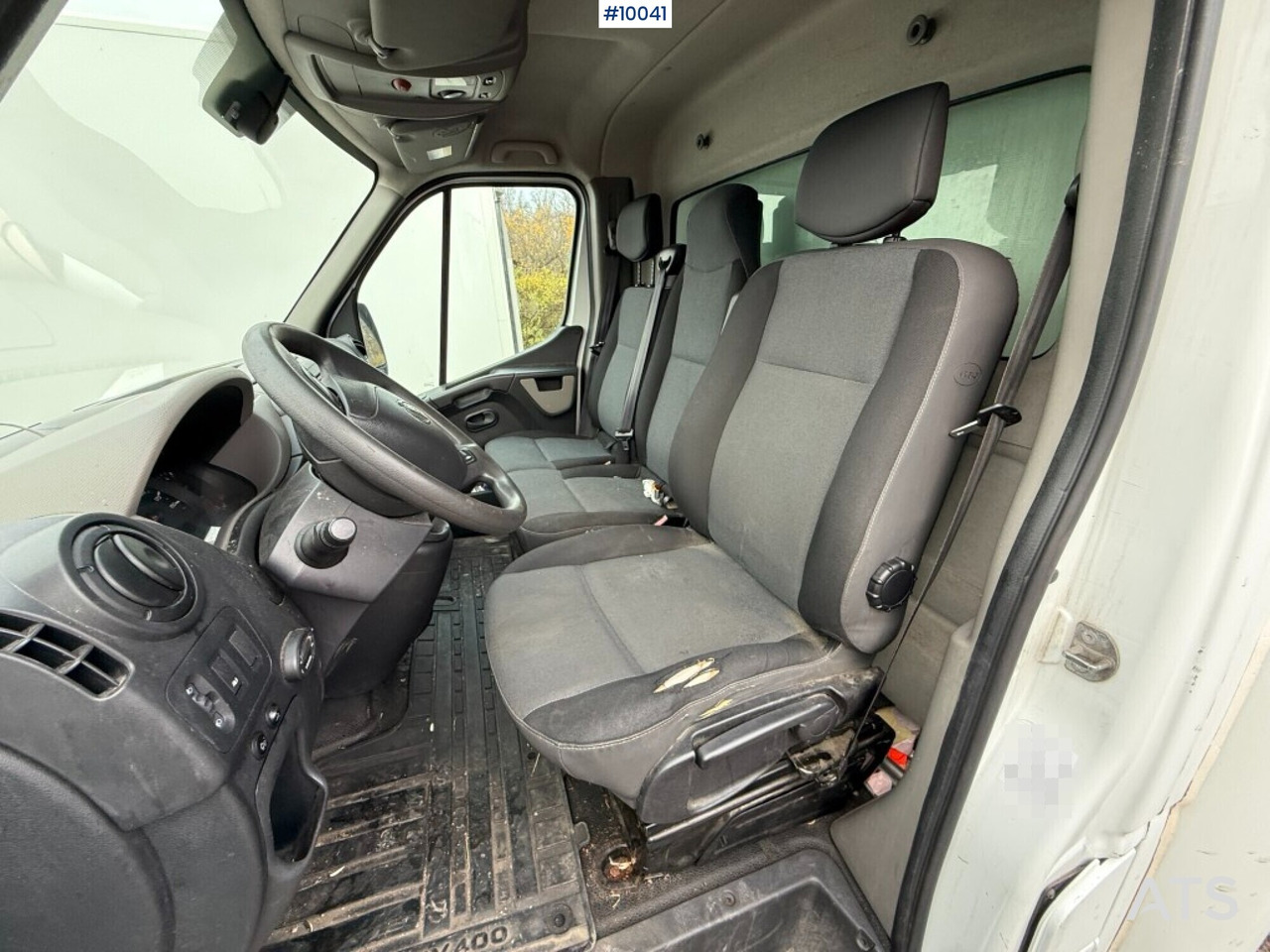 Nissan NV 400 with tail lift - Carrinha de contentor: foto 5 Nissan NV 400 with tail lift - Carrinha de contentor: foto 5