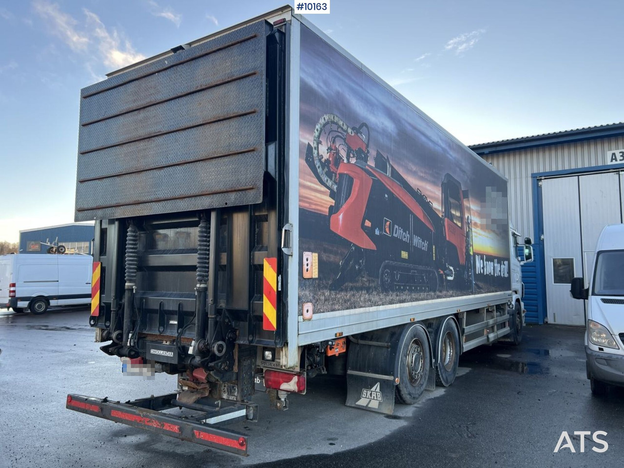 SCANIA G400 Box Truck with folding ramp - Camião furgão: foto 4 SCANIA G400 Box Truck with folding ramp - Camião furgão: foto 4