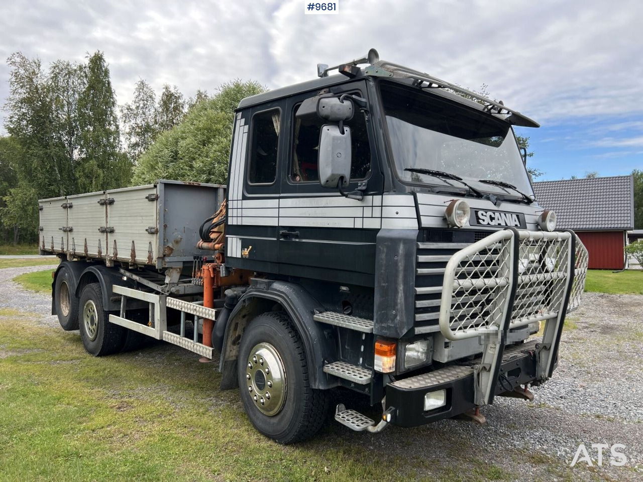 Scania R93 HL 6X2 with Hiab crane and plow mount - Camião de caixa aberta/ Plataforma, Camião grua: foto 2 Scania R93 HL 6X2 with Hiab crane and plow mount - Camião de caixa aberta/ Plataforma, Camião grua: foto 2