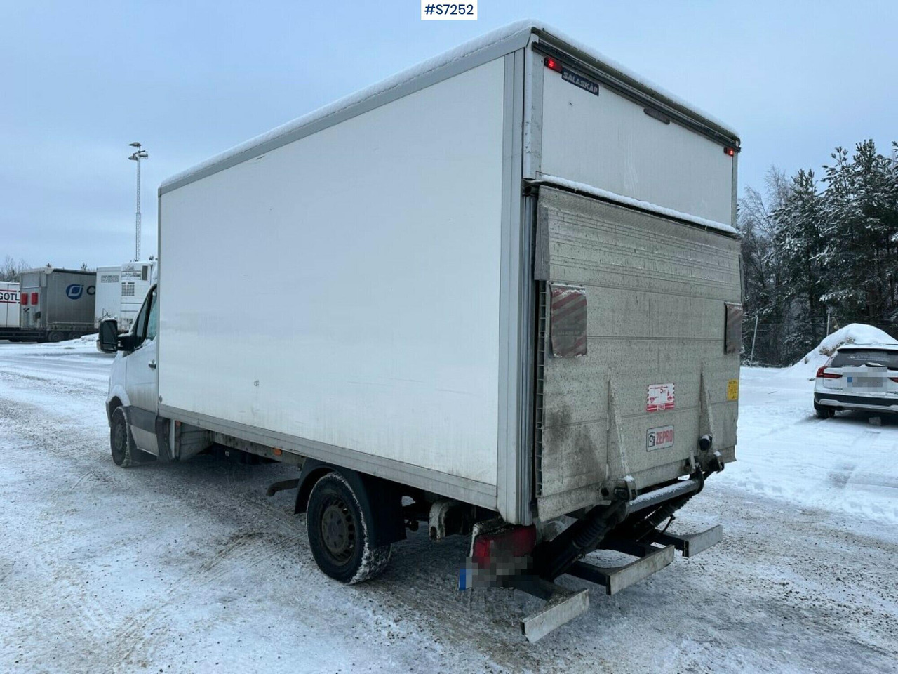 Sprinter box truck Mercedes Benz with Tailgate lift - Carrinha de contentor: foto 4 Sprinter box truck Mercedes Benz with Tailgate lift - Carrinha de contentor: foto 4