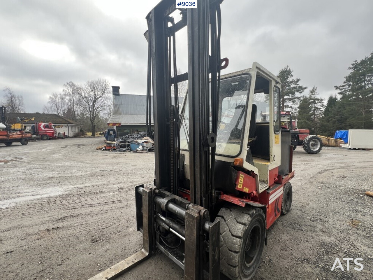 Truck Kalmar EB 4-500 with battery charger and extra tire - Empilhador: foto 2 Truck Kalmar EB 4-500 with battery charger and extra tire - Empilhador: foto 2