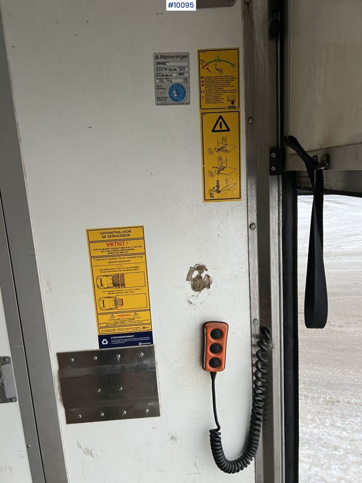 Carrinha de contentor VOLKSWAGEN CRAFTER with tailgate lift: foto 16 Carrinha de contentor VOLKSWAGEN CRAFTER with tailgate lift: foto 16