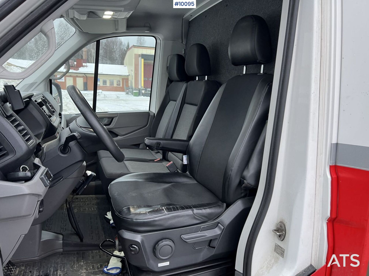 Carrinha de contentor VOLKSWAGEN CRAFTER with tailgate lift: foto 6 Carrinha de contentor VOLKSWAGEN CRAFTER with tailgate lift: foto 6