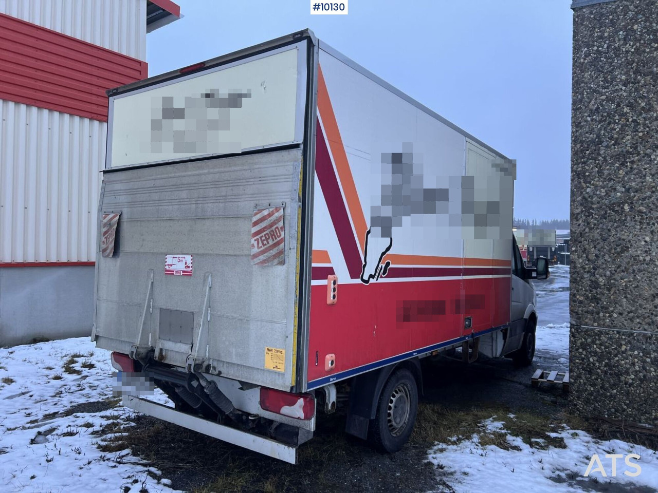 VW Volkswagen Crafter van with tailgate lift - Reparation OBJECT - Carrinha de contentor: foto 4 VW Volkswagen Crafter van with tailgate lift - Reparation OBJECT - Carrinha de contentor: foto 4