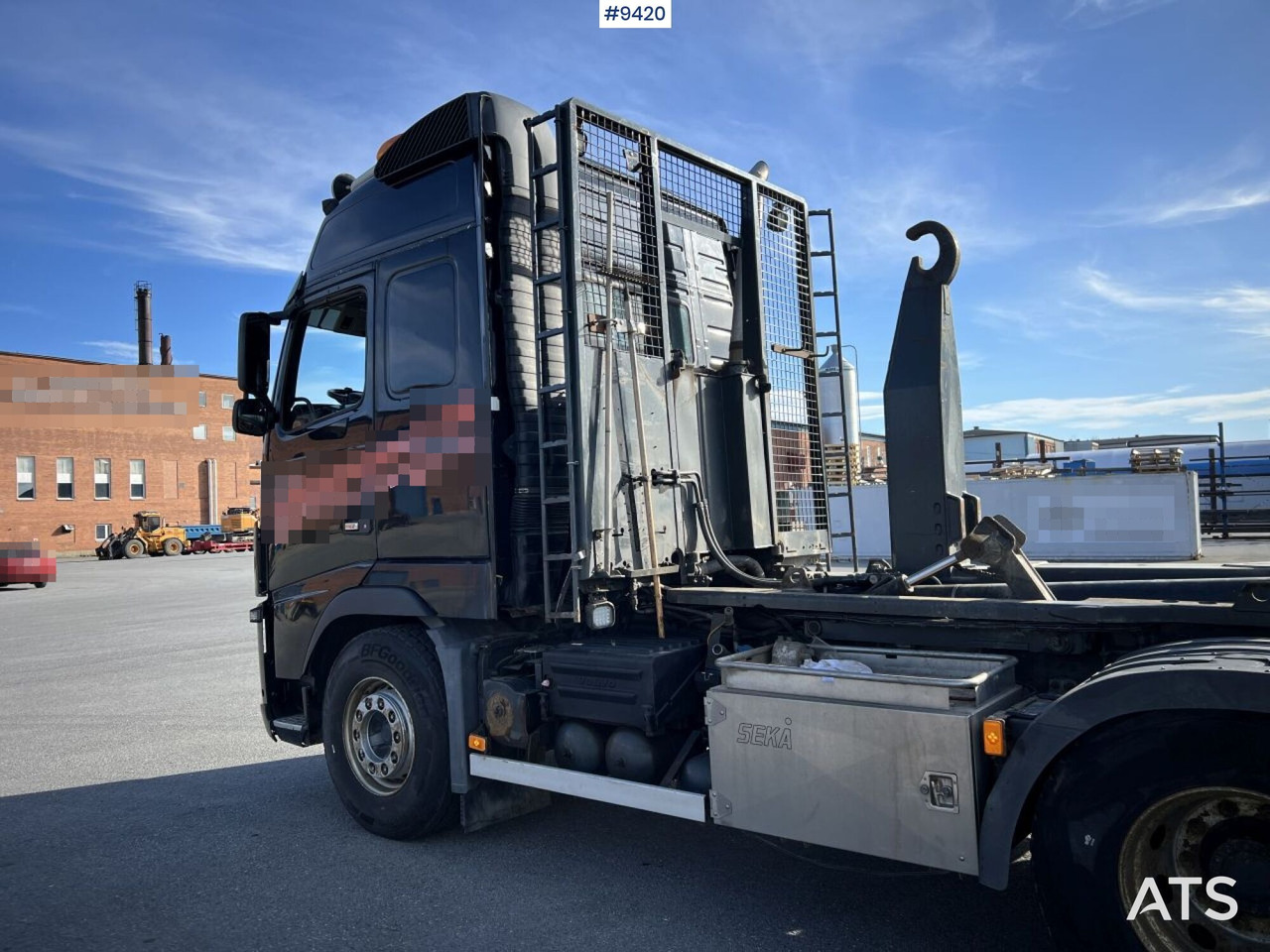 Volvo FH16 8*4 Tridem Hooklift - Camião polibenne: foto 2 Volvo FH16 8*4 Tridem Hooklift - Camião polibenne: foto 2