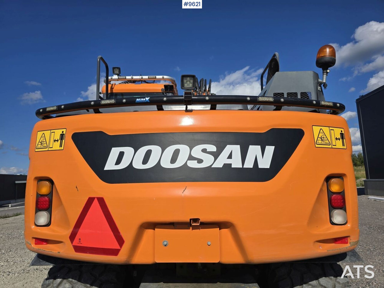 Escavadeira de rodas Wheeled Excavator Doosan DX160W with attachment and trailer: foto 17 Escavadeira de rodas Wheeled Excavator Doosan DX160W with attachment and trailer: foto 17