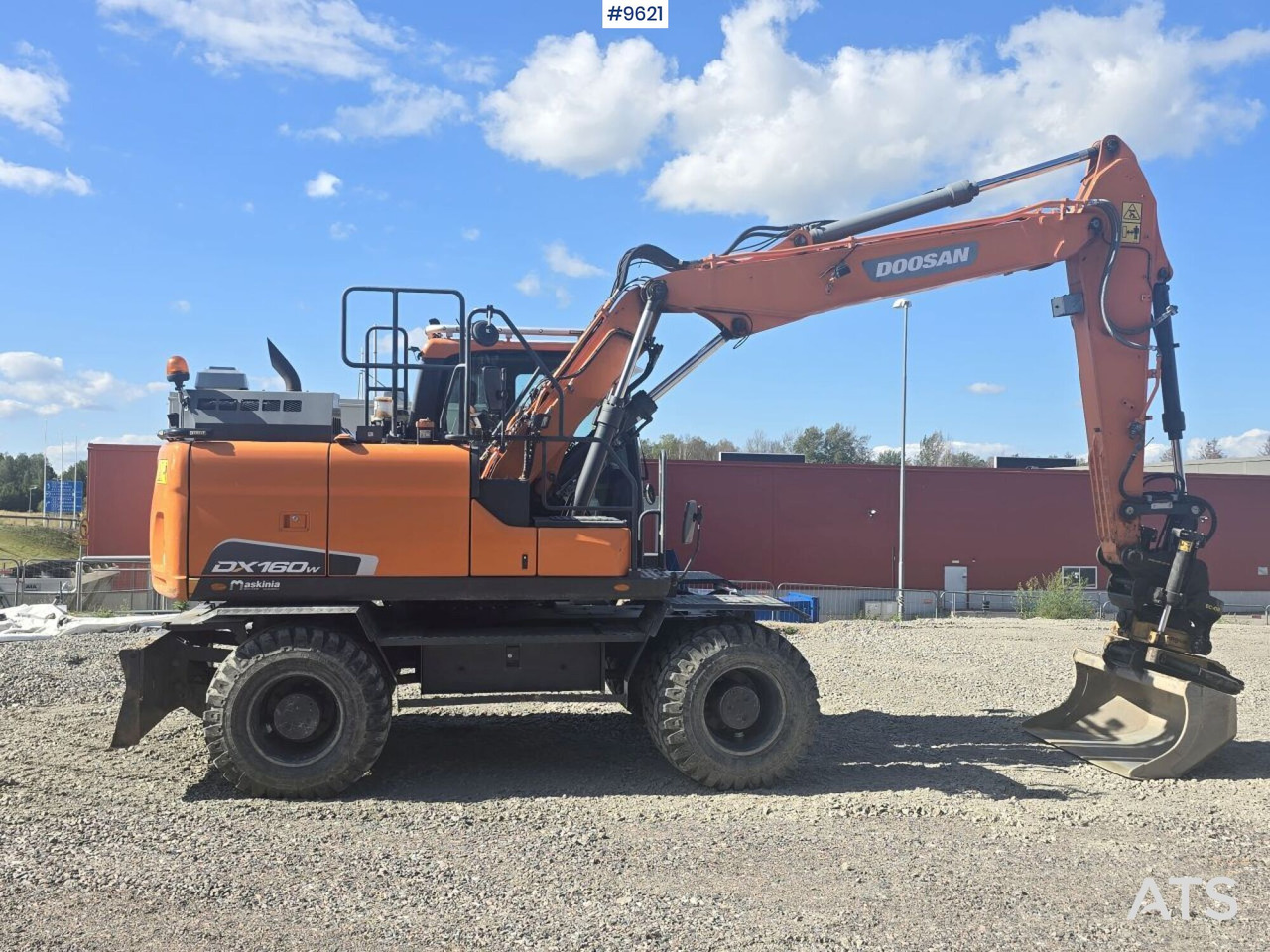 Escavadeira de rodas Wheeled Excavator Doosan DX160W with attachment and trailer: foto 11 Escavadeira de rodas Wheeled Excavator Doosan DX160W with attachment and trailer: foto 11
