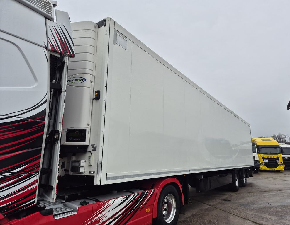 Krone SZ Carrier Vector 1950 *+-30°*Rolltor/Smartboard - Semi-reboque frigorífico: foto 1 Krone SZ Carrier Vector 1950 *+-30°*Rolltor/Smartboard - Semi-reboque frigorífico: foto 1