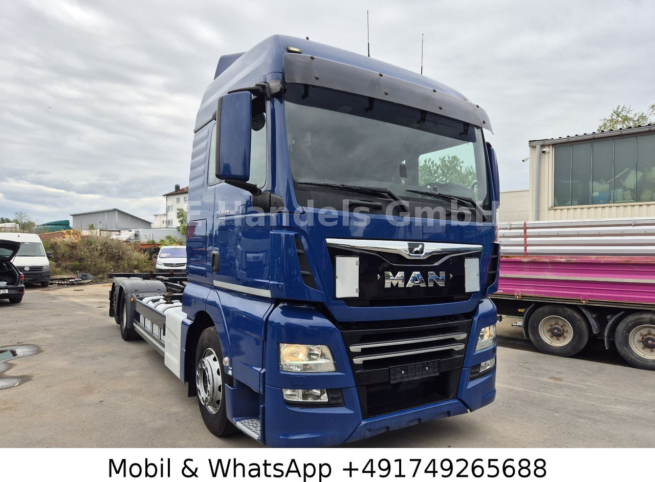 MAN TGX 26.510 XLX LL *Retarder/ACC/LDW/Lenk+Lift - Camião transportador de contêineres/ Caixa móvel: foto 3 MAN TGX 26.510 XLX LL *Retarder/ACC/LDW/Lenk+Lift - Camião transportador de contêineres/ Caixa móvel: foto 3