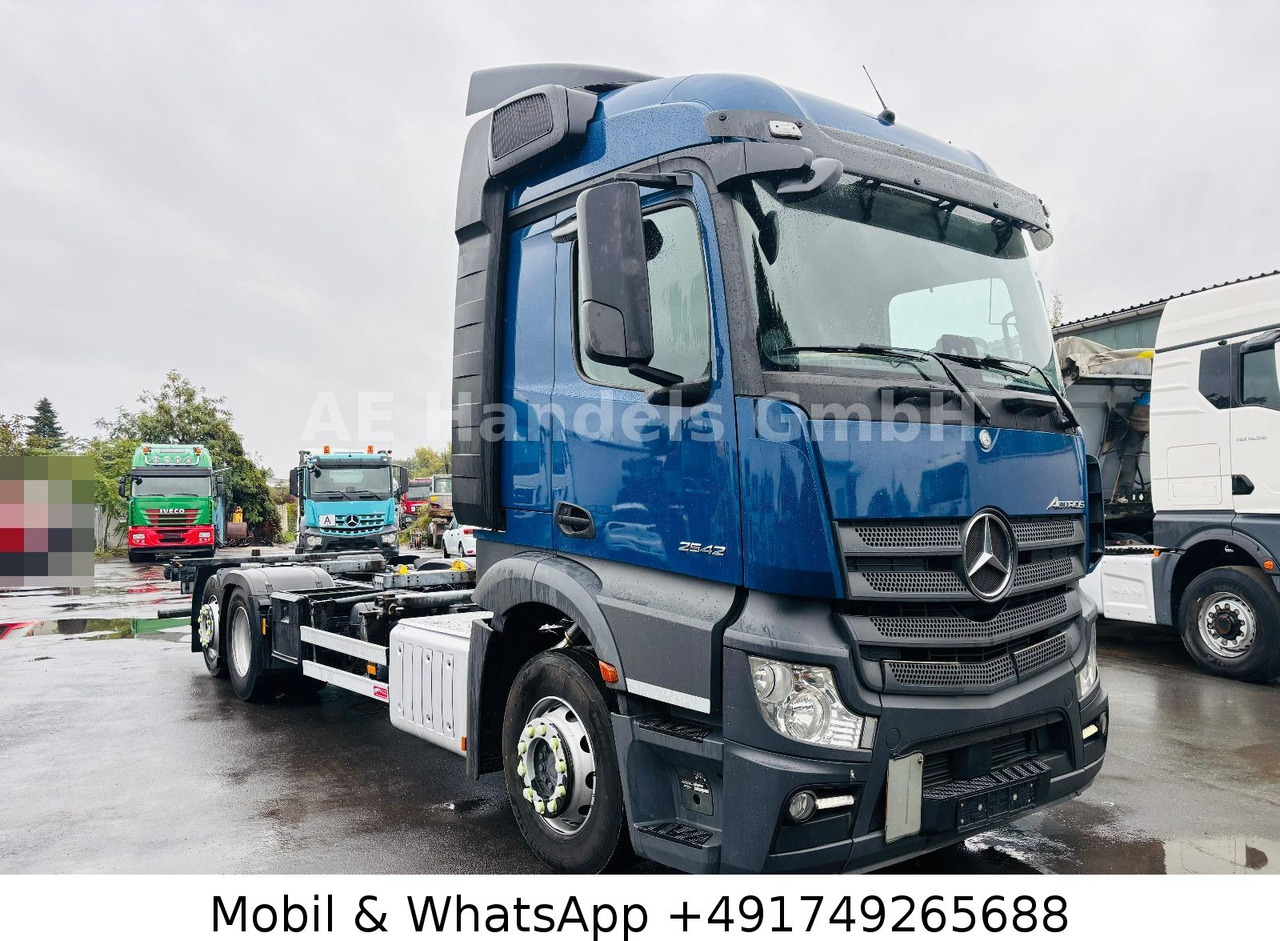 Mercedes-Benz Actros IV 2542 L StreamSpace BDF *Retarder/Lift - Camião transportador de contêineres/ Caixa móvel: foto 1 Mercedes-Benz Actros IV 2542 L StreamSpace BDF *Retarder/Lift - Camião transportador de contêineres/ Caixa móvel: foto 1
