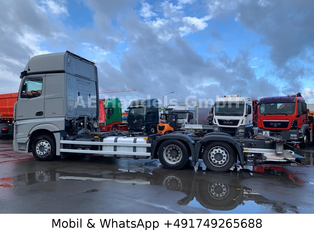 Mercedes-Benz Actros V 2545 GigaSpace BDF LL*Retarder/LBW/L+L - Camião transportador de contêineres/ Caixa móvel: foto 2 Mercedes-Benz Actros V 2545 GigaSpace BDF LL*Retarder/LBW/L+L - Camião transportador de contêineres/ Caixa móvel: foto 2