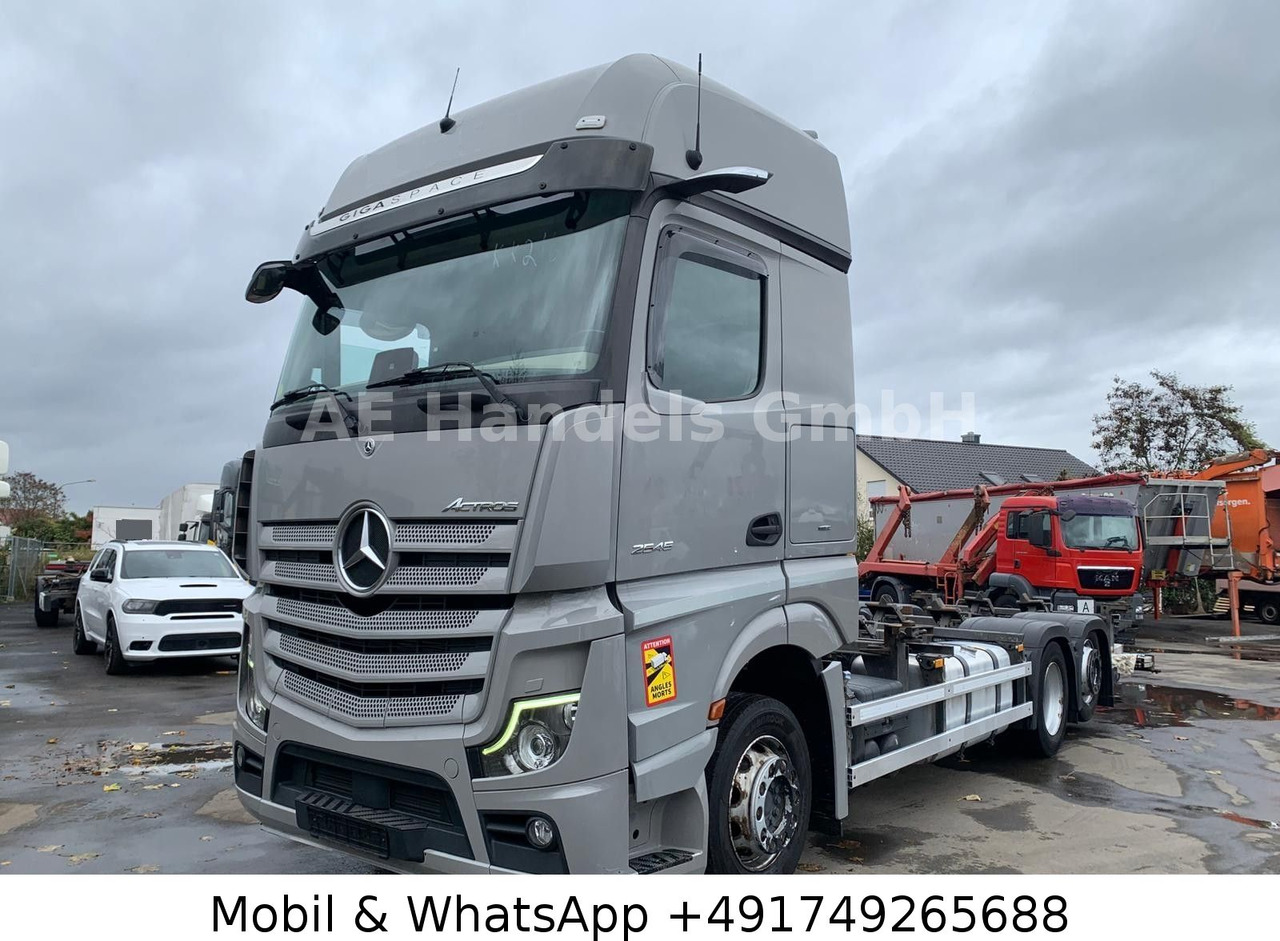 Mercedes-Benz Actros V 2545 GigaSpace BDF LL*Retarder/LBW/L+L - Camião transportador de contêineres/ Caixa móvel: foto 1 Mercedes-Benz Actros V 2545 GigaSpace BDF LL*Retarder/LBW/L+L - Camião transportador de contêineres/ Caixa móvel: foto 1