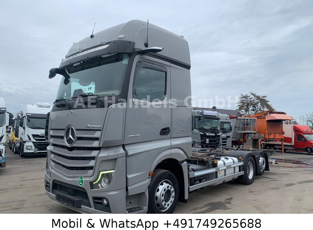 Mercedes-Benz Actros V 2545 GigaSpace BDF LL*Retarder/LBW/L+L - Camião transportador de contêineres/ Caixa móvel: foto 1 Mercedes-Benz Actros V 2545 GigaSpace BDF LL*Retarder/LBW/L+L - Camião transportador de contêineres/ Caixa móvel: foto 1