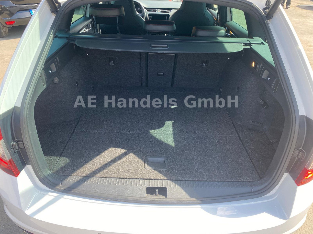 Skoda Octavia VRS Kombi 2.0 TDI *ACC/PDC/LED/1.Hand/HU - Carrinha: foto 5 Skoda Octavia VRS Kombi 2.0 TDI *ACC/PDC/LED/1.Hand/HU - Carrinha: foto 5