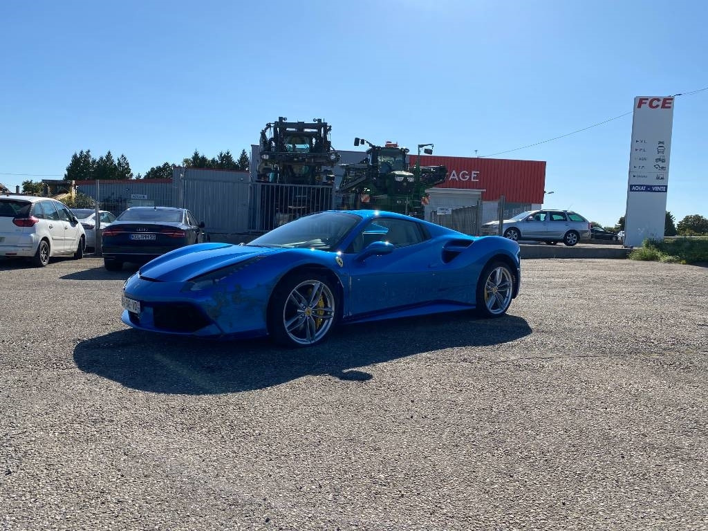 Ferrari 488 SPIDER -Carte Grise Française endommagé - Cabrio: foto 2 Ferrari 488 SPIDER -Carte Grise Française endommagé - Cabrio: foto 2