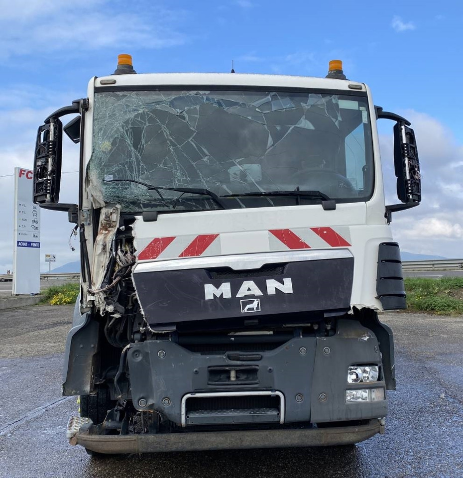 MAN TGS 26.360-6x2 FAUN VR5Z/ZÖLLER endommagé - Caminhão de lixo: foto 3 MAN TGS 26.360-6x2 FAUN VR5Z/ZÖLLER endommagé - Caminhão de lixo: foto 3