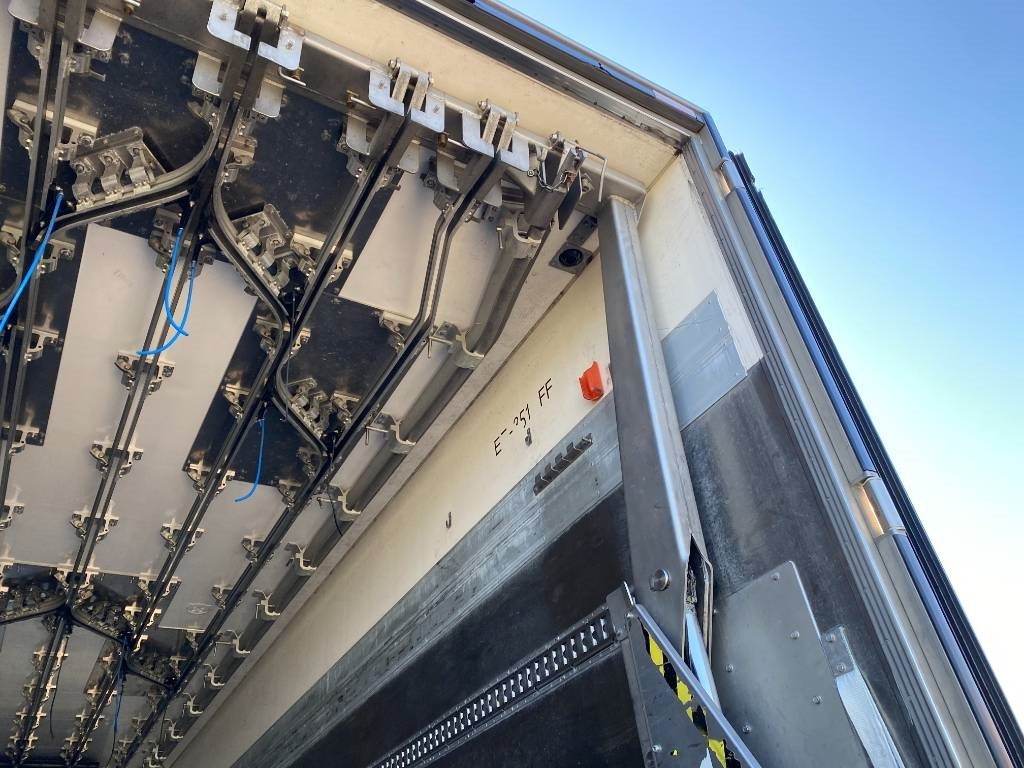 Camião frigorífico Renault D-430 WIDE CHEREAU INOGAM/LEVIAND 120 endommagé: foto 20