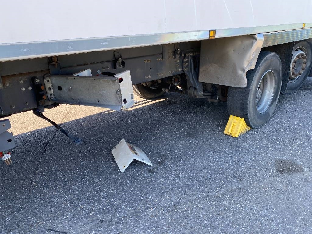 Camião frigorífico Renault D-430 WIDE CHEREAU INOGAM/LEVIAND 120 endommagé: foto 30