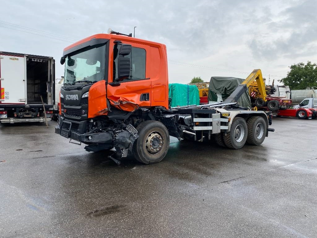 Scania P420 XT-3Pedales / PALFINGER PTH20SLD5 endommagé - Camião polibenne: foto 2 Scania P420 XT-3Pedales / PALFINGER PTH20SLD5 endommagé - Camião polibenne: foto 2