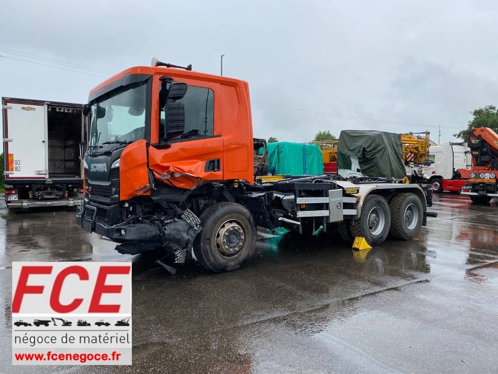 Scania P420 XT-3Pedales / PALFINGER PTH20SLD5 endommagé - Camião polibenne: foto 1 Scania P420 XT-3Pedales / PALFINGER PTH20SLD5 endommagé - Camião polibenne: foto 1