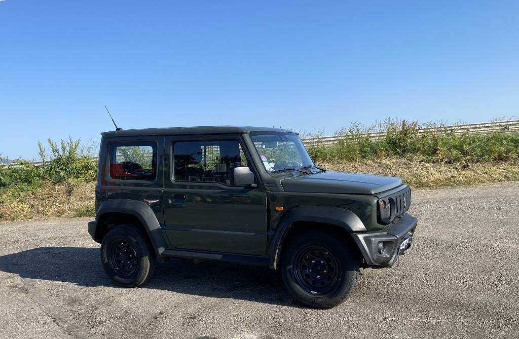 Suzuki JIMNY 1.5i 102/AllGrip endommagé - Automóvel: foto 3 Suzuki JIMNY 1.5i 102/AllGrip endommagé - Automóvel: foto 3