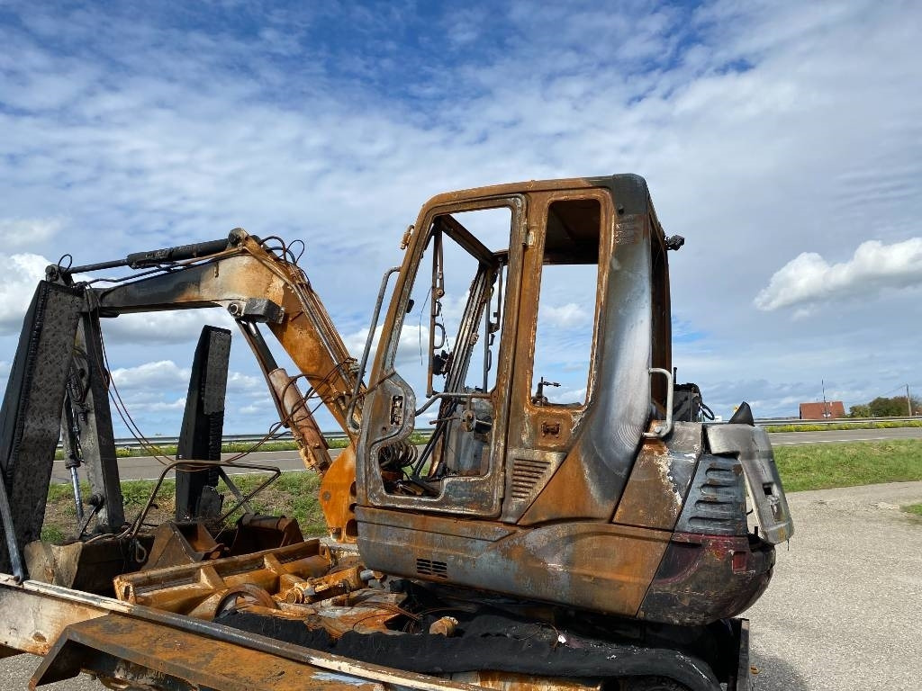 Takeuchi TB 250 + Brise roche et Godets endommagée - Mini escavadeira: foto 3 Takeuchi TB 250 + Brise roche et Godets endommagée - Mini escavadeira: foto 3