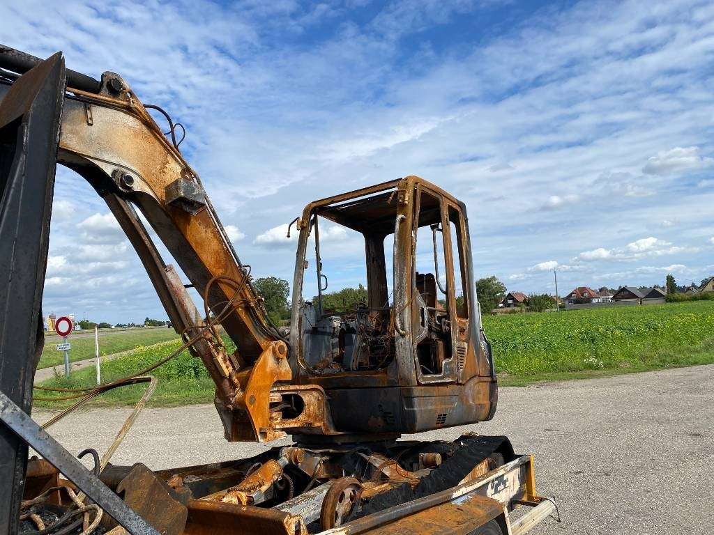 Takeuchi TB 250 + Brise roche et Godets endommagée - Mini escavadeira: foto 5 Takeuchi TB 250 + Brise roche et Godets endommagée - Mini escavadeira: foto 5