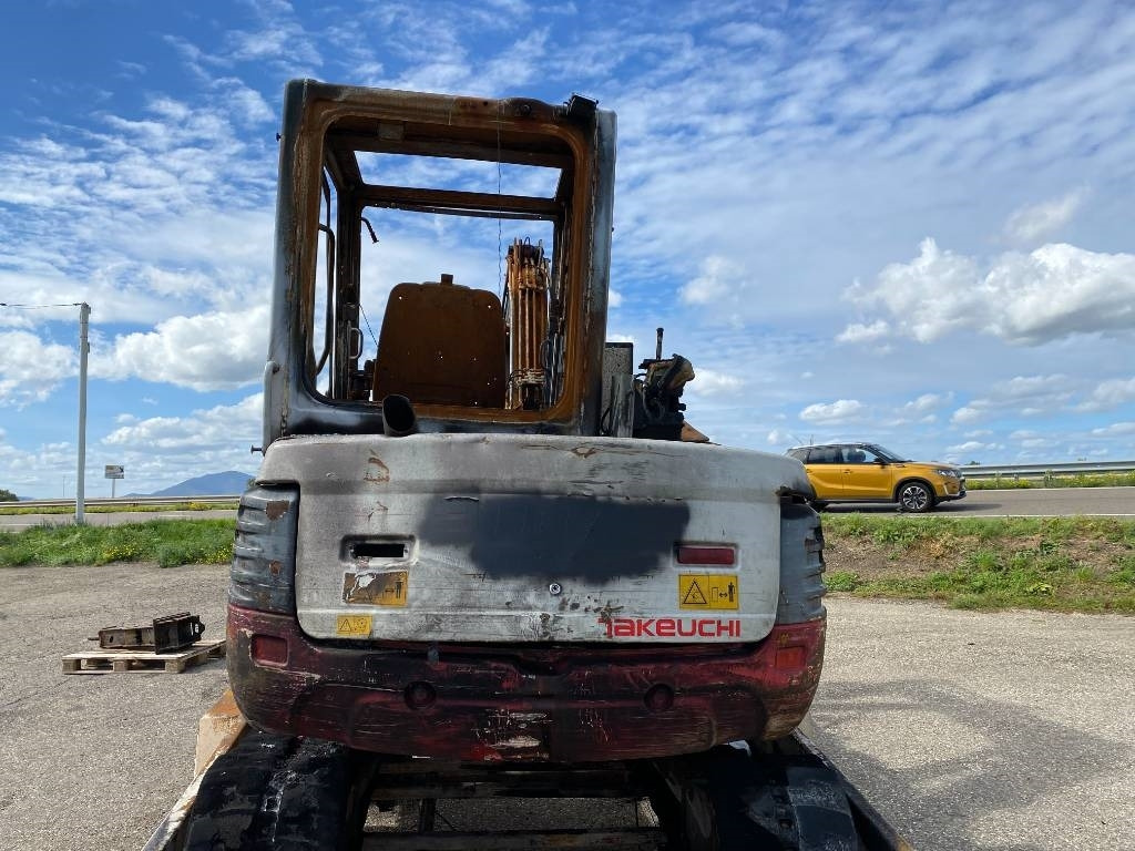 Takeuchi TB 250 + Brise roche et Godets endommagée - Mini escavadeira: foto 2 Takeuchi TB 250 + Brise roche et Godets endommagée - Mini escavadeira: foto 2