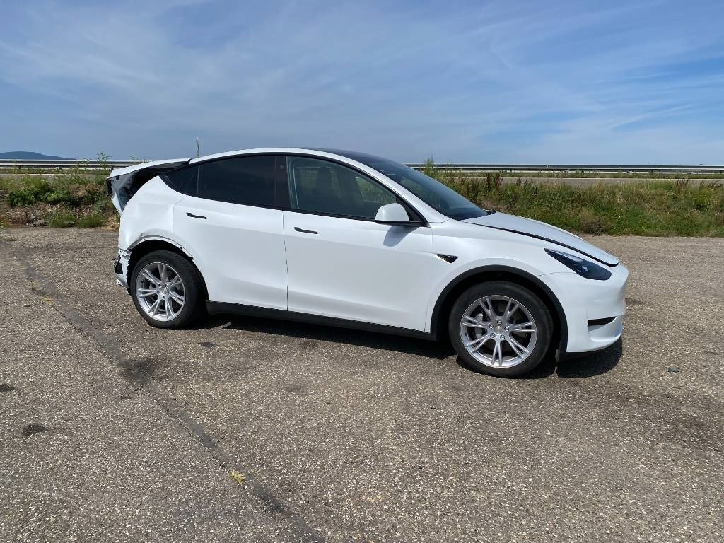 Tesla Model Y RWD / Origine Française endommagée - Automóvel: foto 3 Tesla Model Y RWD / Origine Française endommagée - Automóvel: foto 3
