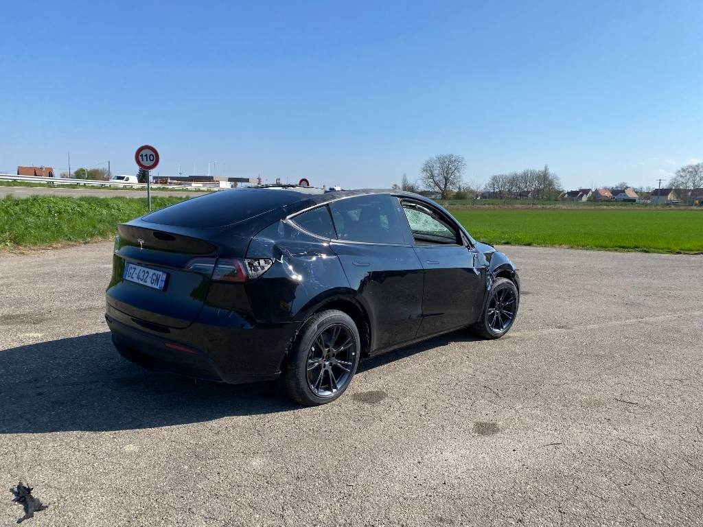 Tesla Model Y RWD/Origine Française endommagée - Sedan: foto 5 Tesla Model Y RWD/Origine Française endommagée - Sedan: foto 5