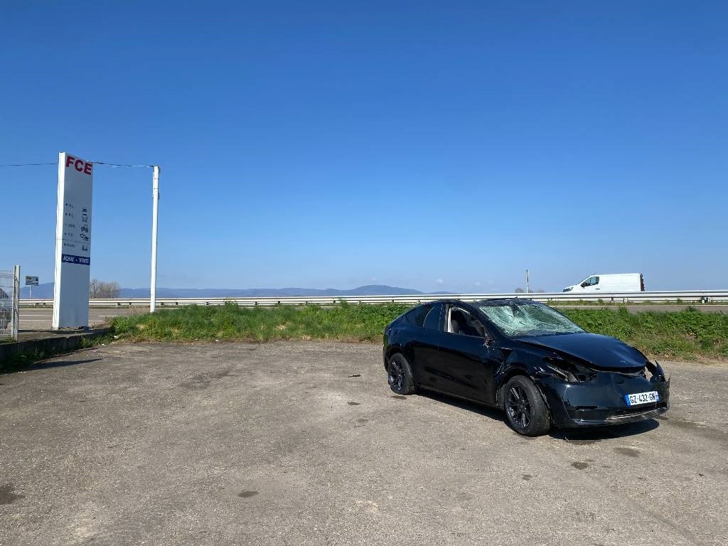 Tesla Model Y RWD/Origine Française endommagée - Sedan: foto 3 Tesla Model Y RWD/Origine Française endommagée - Sedan: foto 3