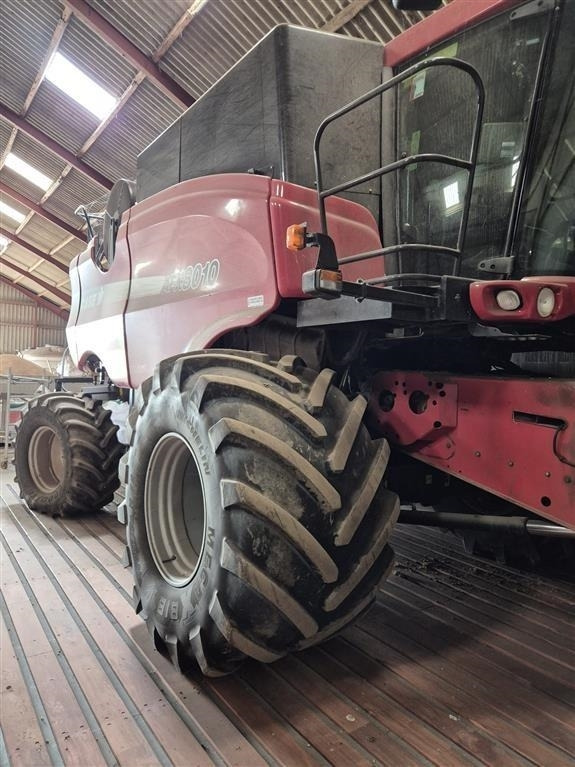 Case IH Axial-Flow 8010 MacDon skærebord - Ceifeira debulhadora: foto 1 Case IH Axial-Flow 8010 MacDon skærebord - Ceifeira debulhadora: foto 1
