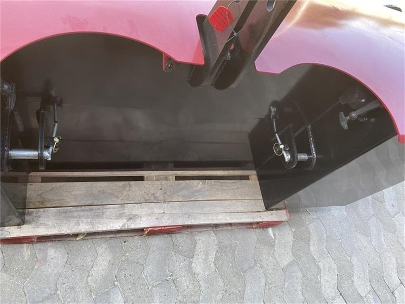 Case IH Frontvægtklods 1800 kg med lys - Contrapeso: foto 3 Case IH Frontvægtklods 1800 kg med lys - Contrapeso: foto 3