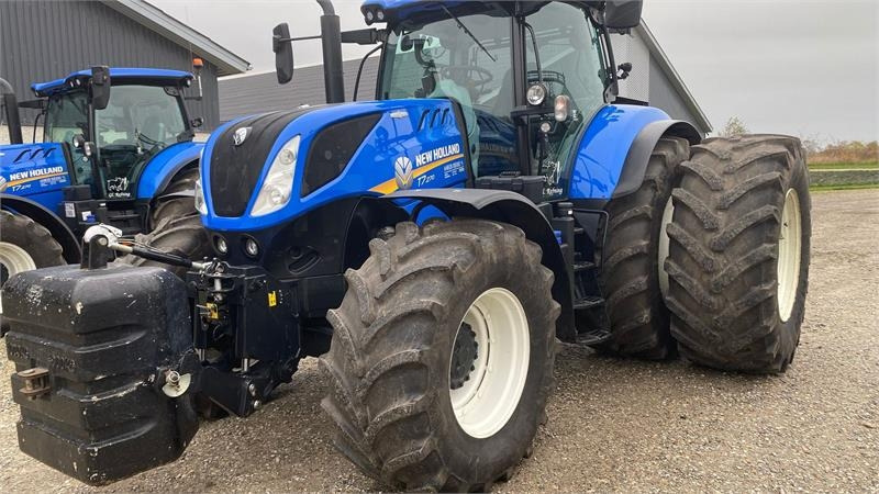 New Holland T7.270 AutoCommand T7.270 - Trator: foto 2 New Holland T7.270 AutoCommand T7.270 - Trator: foto 2