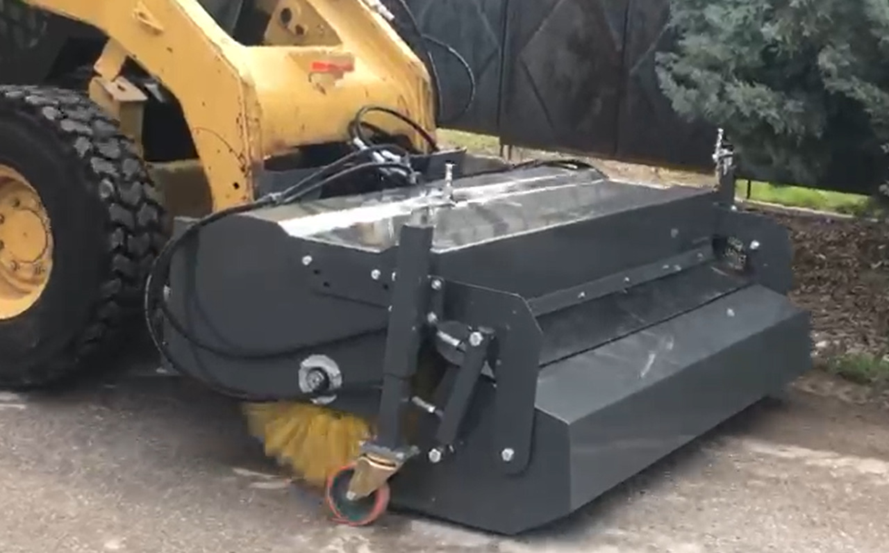 SAYGINLAR SKID STEER MOUNTED ROAD SWEEPER - Vassoura para Mini pá carregadora: foto 3 SAYGINLAR SKID STEER MOUNTED ROAD SWEEPER - Vassoura para Mini pá carregadora: foto 3