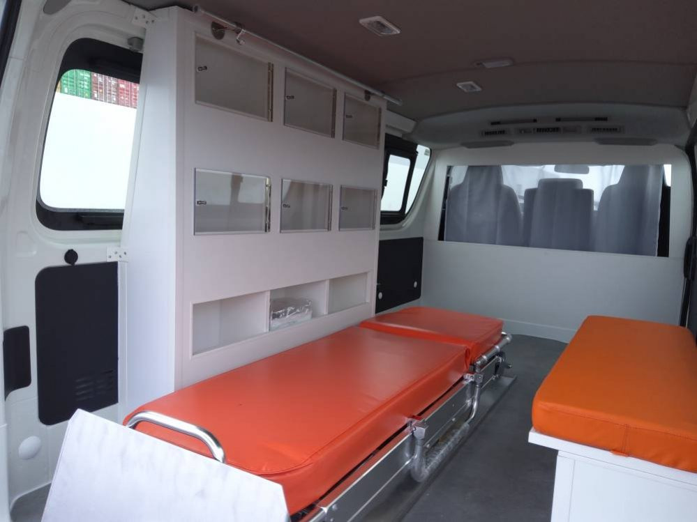 Minibus, Furgão de passageiros novo Toyota Hiace STANDARD ROOF ambulance 2.5L Diesel Manual: foto 6