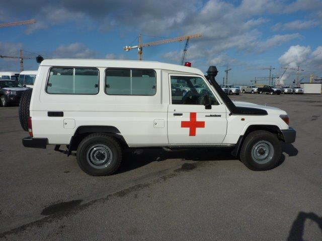 Toyota Land Cruiser 78 Metal top hzj 78 ambulance 4.2L Diesel Manual - Automóvel: foto 5 Toyota Land Cruiser 78 Metal top hzj 78 ambulance 4.2L Diesel Manual - Automóvel: foto 5