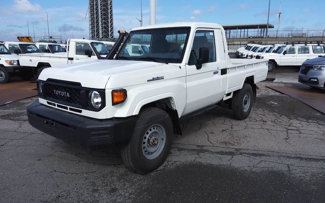 Toyota Land cruiser 79 hzj 79 single cab 4.2L Diesel Manual FACELIFT DIFF LOCK+FREEWHEEL HUB - Pick-up: foto 1 Toyota Land cruiser 79 hzj 79 single cab 4.2L Diesel Manual FACELIFT DIFF LOCK+FREEWHEEL HUB - Pick-up: foto 1